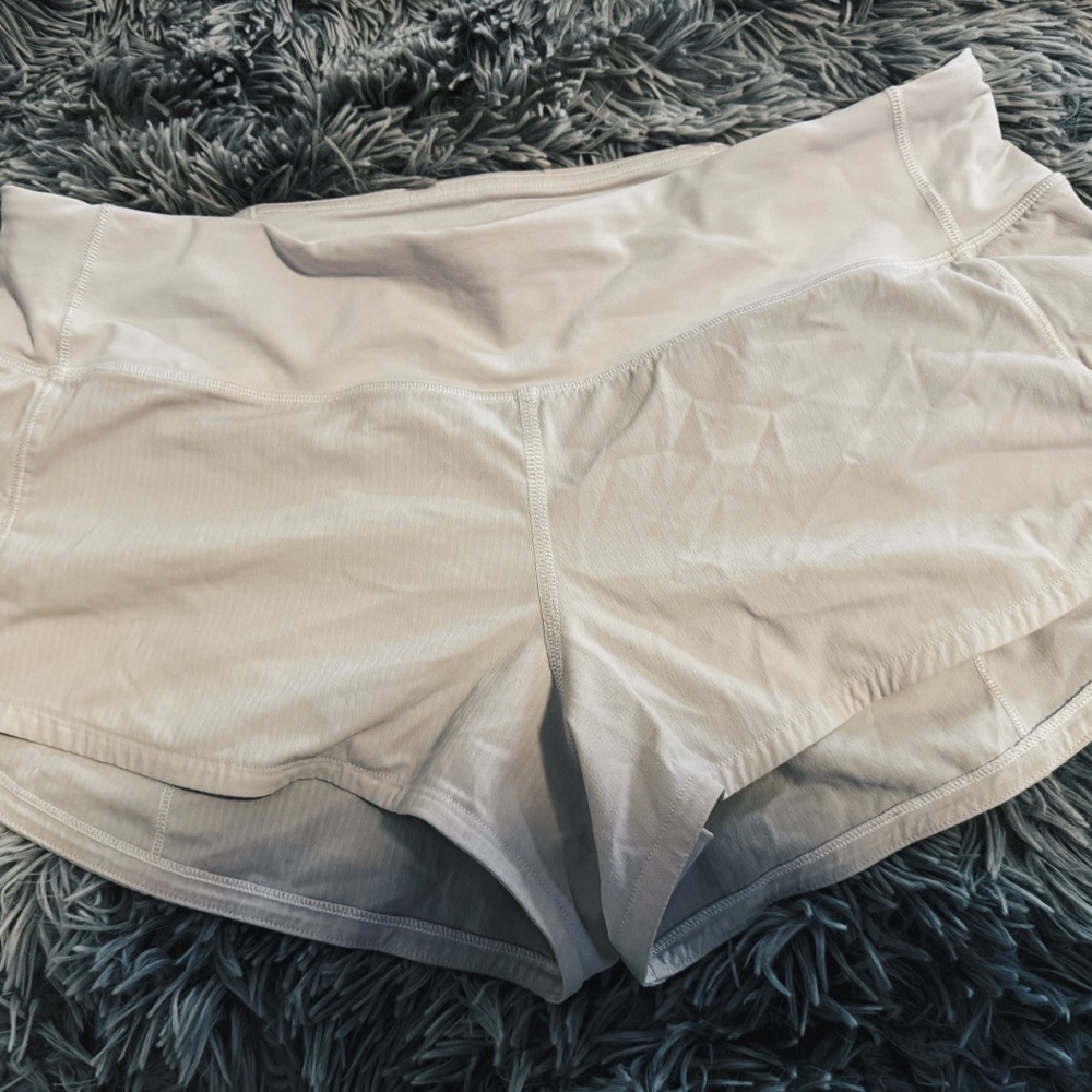 LULULEMON WHITE 2.5 SPEED UP SHORTS